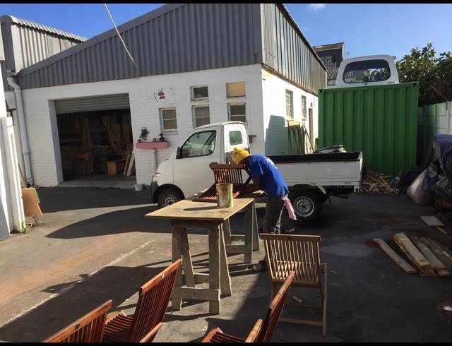 300M² FACTORY RENTED IN PAARDEN EILAND